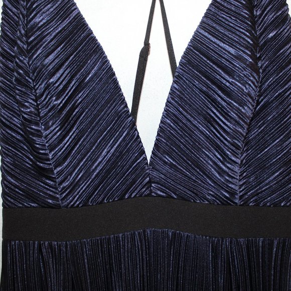 STYLESTALKER Plunging Neckline Crepe Maxi Dress - Picture 7 of 15